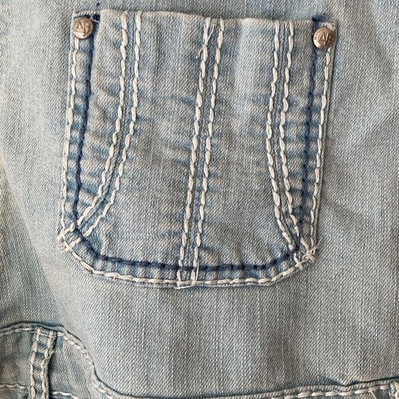 Almost Famous Juniors Light Wash Distressed Lace Short Overalls Juniors Sz 13 - Picture 3 of 14